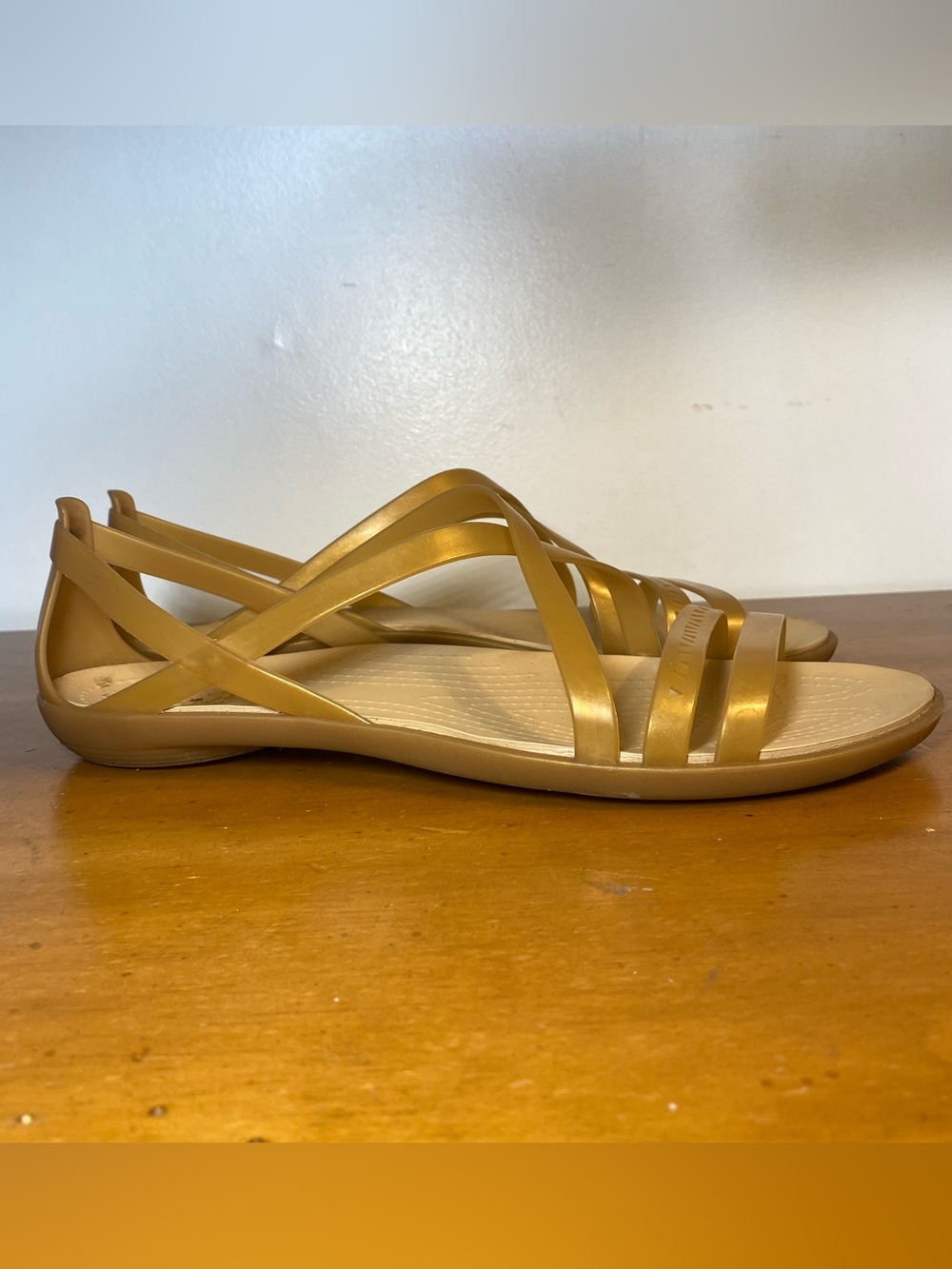 Crocs Women’s 10 Isabella Strappy Sandals Jelly Gold Thong Minimalist Shoes